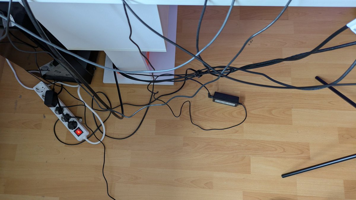 Kabelmanagement ist voll mein Ding.. 🥲