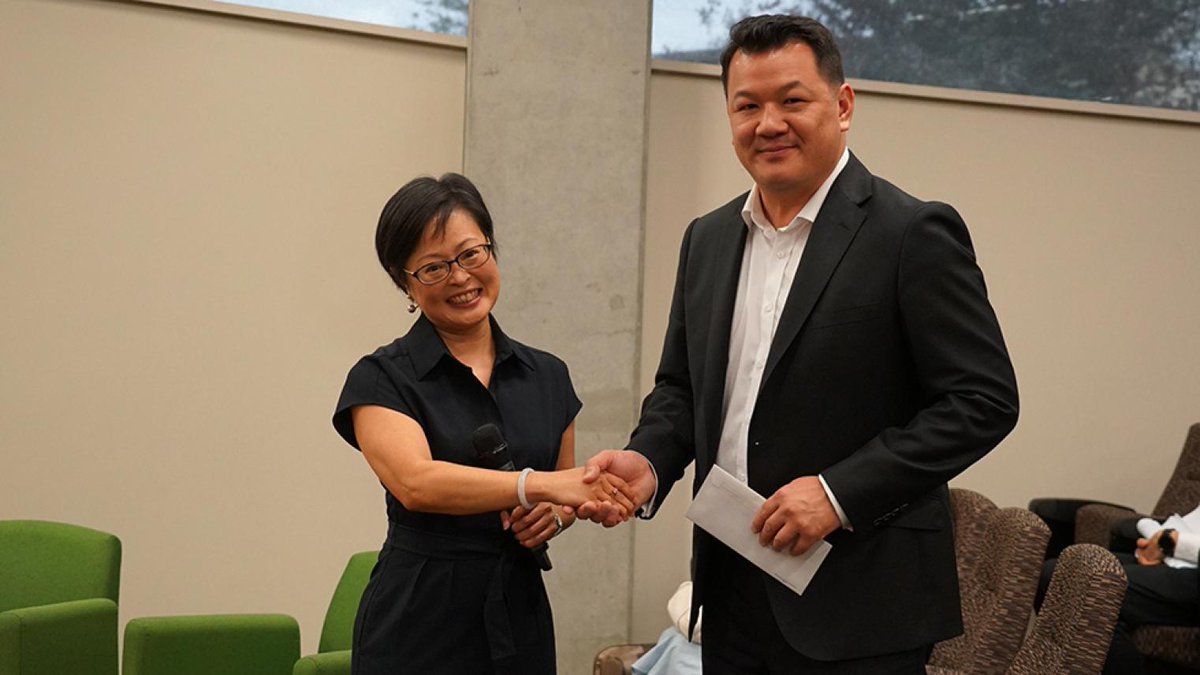 🏆 PRIZE WINNER ANNOUNCED 🎉 

A huge congratulations to our Southeast Asia Institute Student Essay Prize winner for 2024, Kevin Thow. 

Check out Kevin's article, "Prosperity, Security, or Autonomy?" via our website: 
seasiainstitute.anu.edu.au/content-centre…