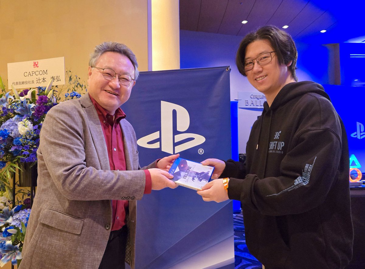 Genki_JPN's tweet image. Stellar Blade Director Kim Hyung Tae recreated the “This is how you share your games on PS4” video with Shuhei Yoshida! 😂 #PlayStation