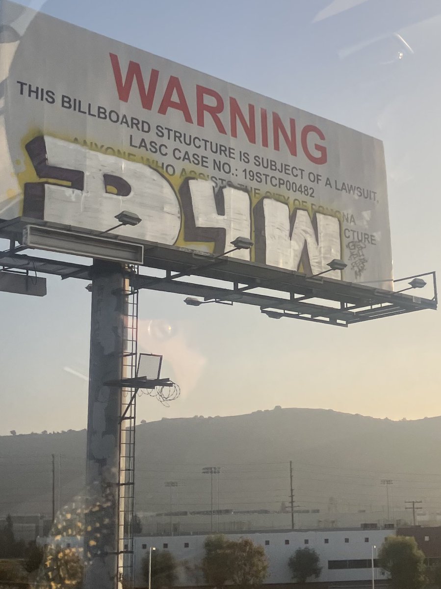 ghoulfcuk's tweet photo. for the past year i always passed by this hoping someone would vandalize it and today was finally the day https://t.co/J6rzlxO7IL