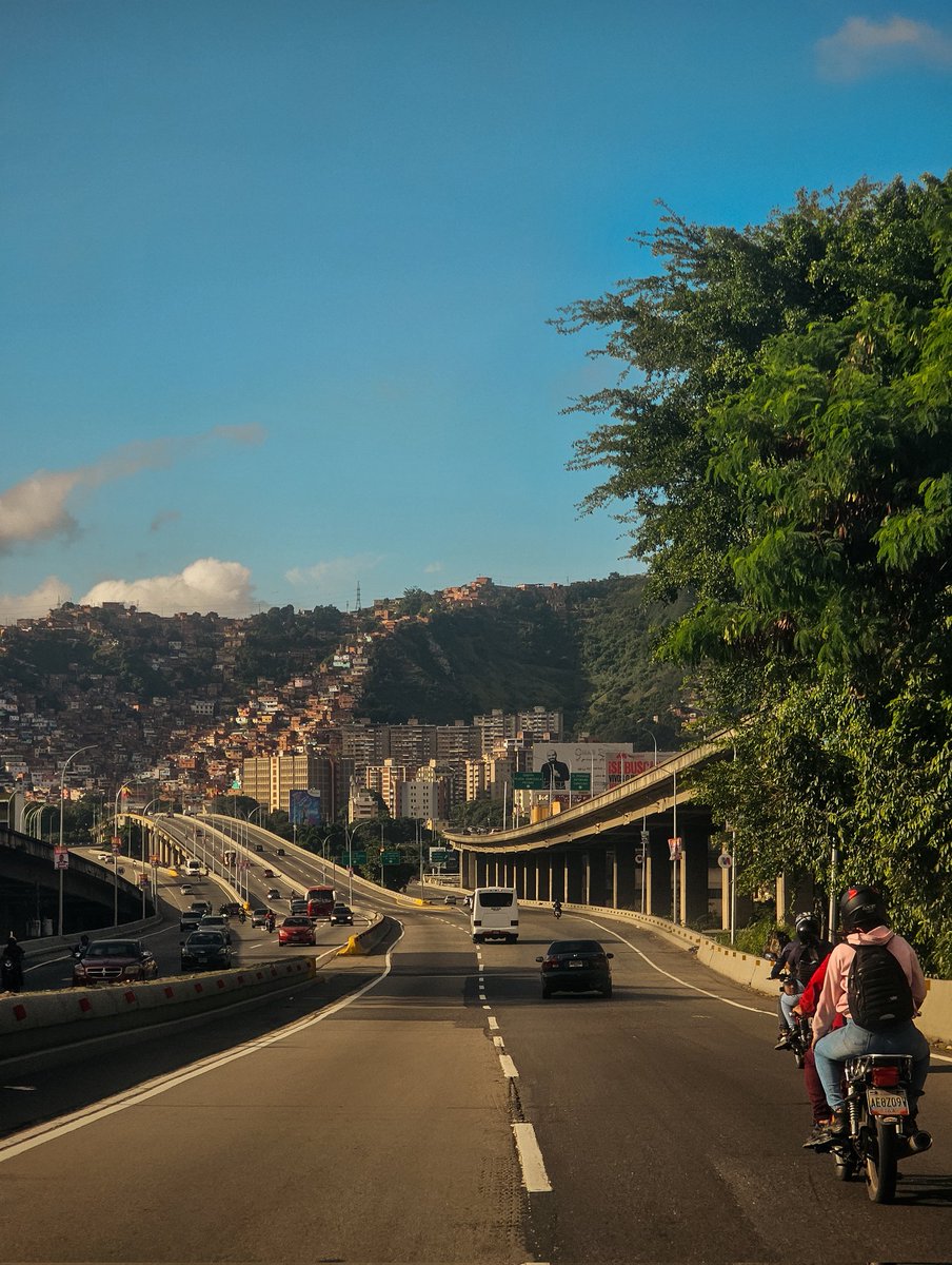_johanlopez's tweet photo. Oeste de Caracas https://t.co/PhqOcL3HMA