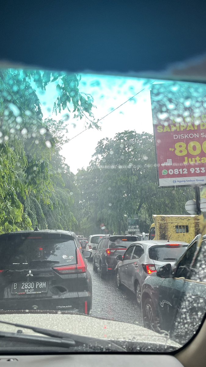 trevieBN's tweet photo. Demi bocah yg semangat ngaji badai pun kulalui, apalagi cuma macet ~
Terlalu sepele 🙃 https://t.co/bxWagchdVo