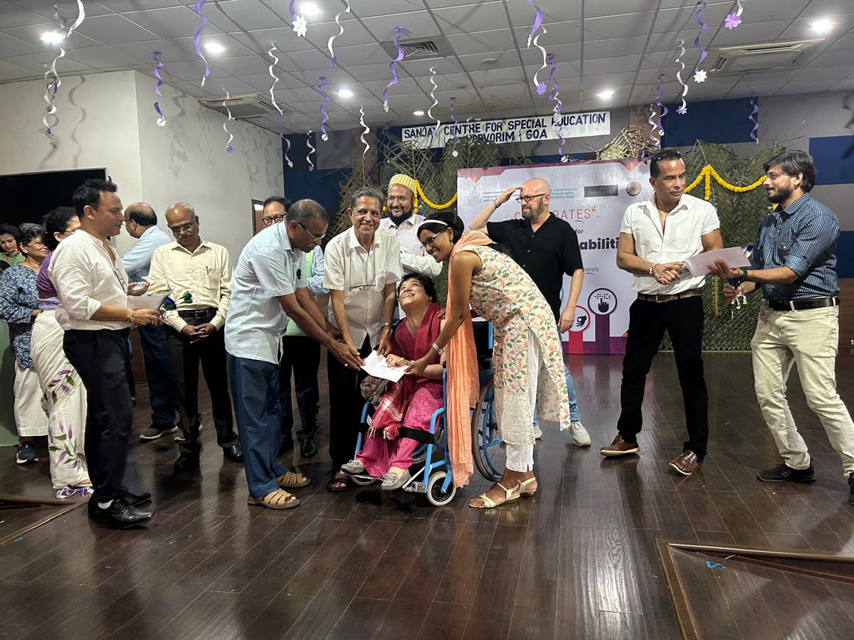 PrakashWKamatPK's tweet photo. Multi-talented @i_am_frederika donated generous sums to various NGOs working in disability sector,at the Goa government function of International Day of Disability 2day in Porvorim Goa. Here I,with my team of Rama Kavthankar @DacunhaSabina accepting on behalf of @GoaHemophilia 🙏 https://t.co/nZ8aLBnsgh