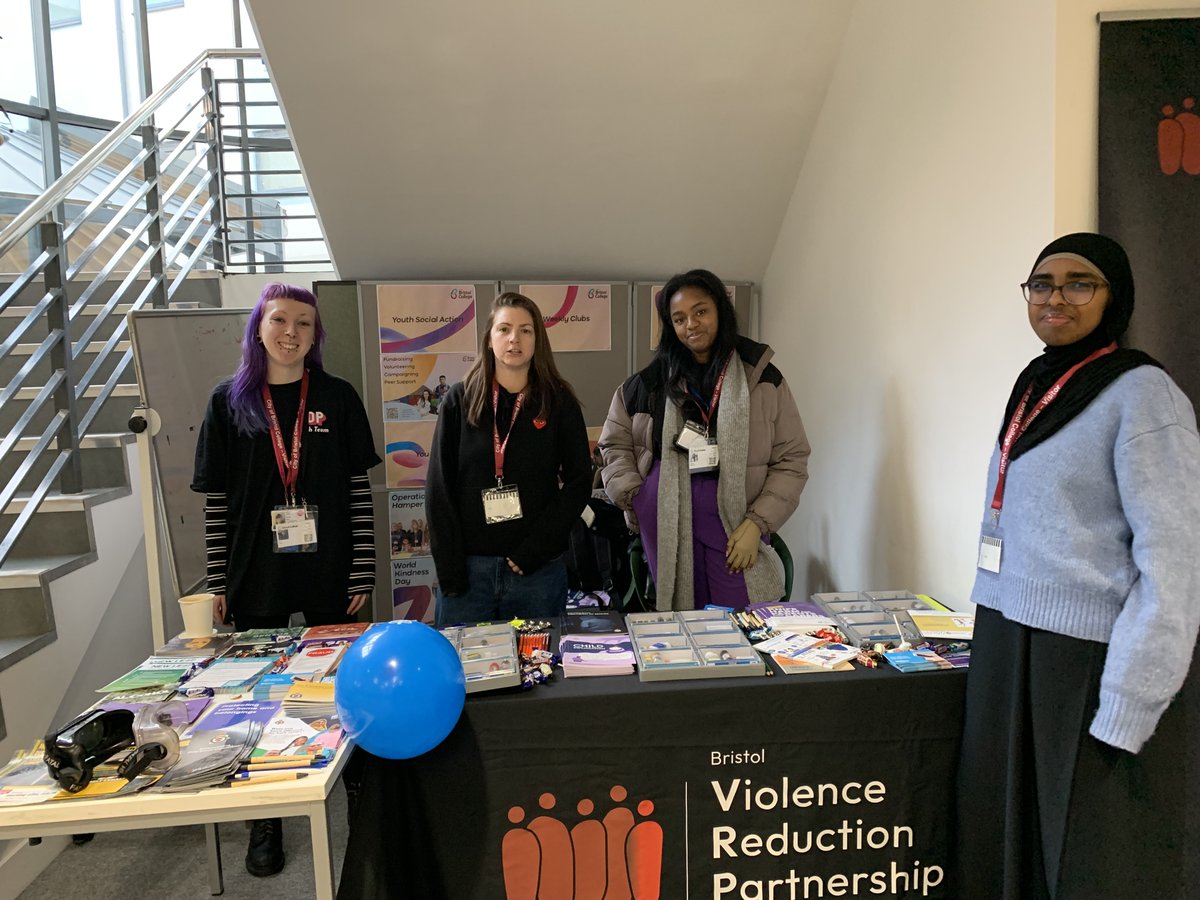 Big thanks to Safer Options for joining BHYC at Bristol City College💬 We teamed up as part of Bristol's Violence Reduction Partnership to promote winter safety and empower students to stay safe this season. ❄️💡 #StaySafeBristol #VRP