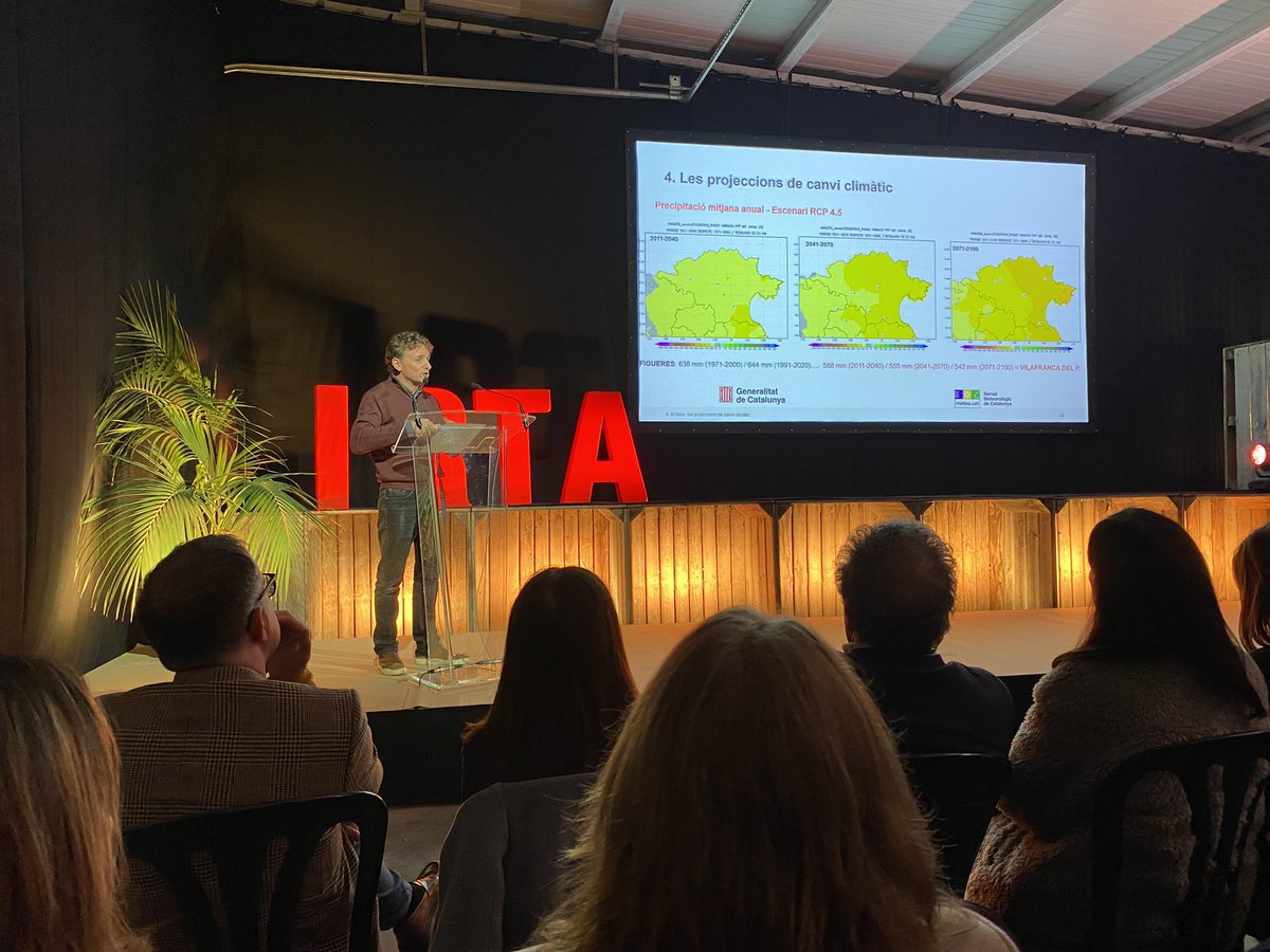 irtacat's tweet photo. El #canviclimàtic és un repte clau per a l’agricultura: des de projeccions climàtiques i gestió de l’aigua fins a l’impacte en cultius fruiters, llenyosos i herbacis. Experts i agricultors reflexionen sobre l’adaptació, innovació i sostenibilitat. 🌡️💧🌾

#IRTA  #agroalimentacio https://t.co/tyekYz56nP