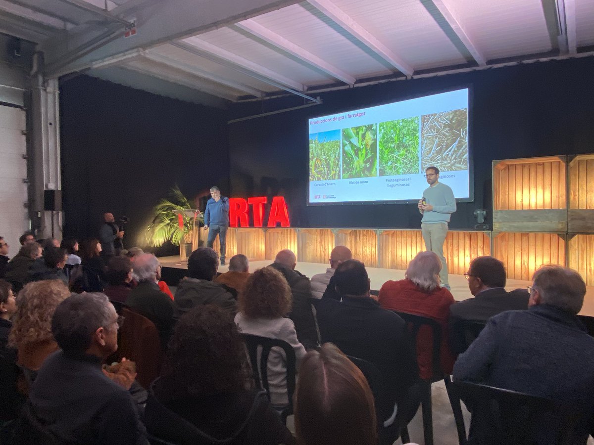 El #canviclimàtic és un repte clau per a l’agricultura: des de projeccions climàtiques i gestió de l’aigua fins a l’impacte en cultius fruiters, llenyosos i herbacis. Experts i agricultors reflexionen sobre l’adaptació, innovació i sostenibilitat. 🌡️💧🌾

#IRTA  #agroalimentacio