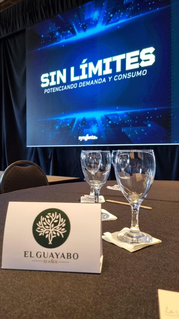 ElGuayaboSrl's tweet photo. Presentes siempre acompañando las propuestas de @Syngenta_ar 
👥️ "Reunión Anual 
>  Demanda y Consumo" 
#ElGuatabo 🌳
#JuntoAlProductor https://t.co/VBD62sSvzv