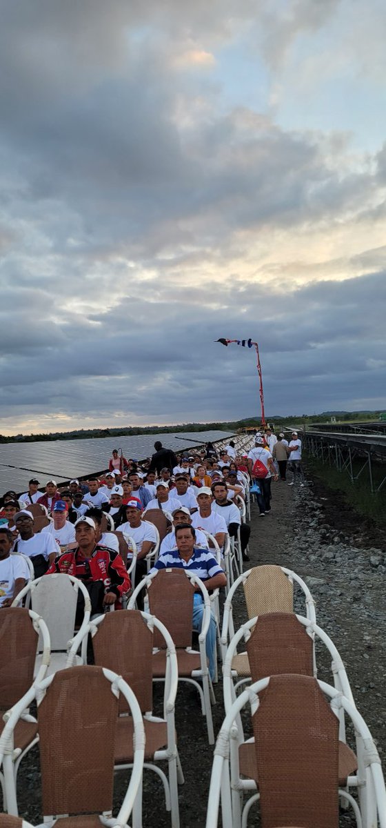 Desde muy temprano todo listo en el parque fotovoltaico de Corua en #HolguínSí como sede nacional para celebrar el día del constructor. #FidelPorSiempre "Revolución es Construir" #Cuba