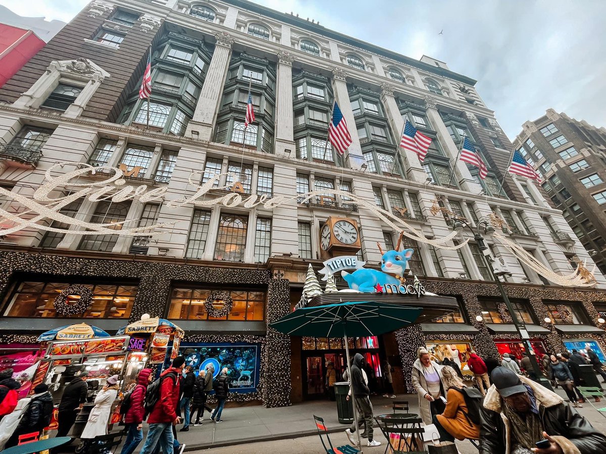WanderWoman160's tweet photo. It’s Not Christmas in New York City without a Trip to Macy’s Herald Square
#NewYork #ChristmasInNewYork #HappyHolidays #Macys #HeraldSquare https://t.co/lVKESaZGWu