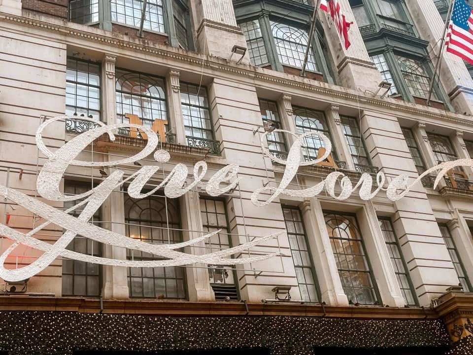WanderWoman160's tweet photo. It’s Not Christmas in New York City without a Trip to Macy’s Herald Square
#NewYork #ChristmasInNewYork #HappyHolidays #Macys #HeraldSquare https://t.co/lVKESaZGWu