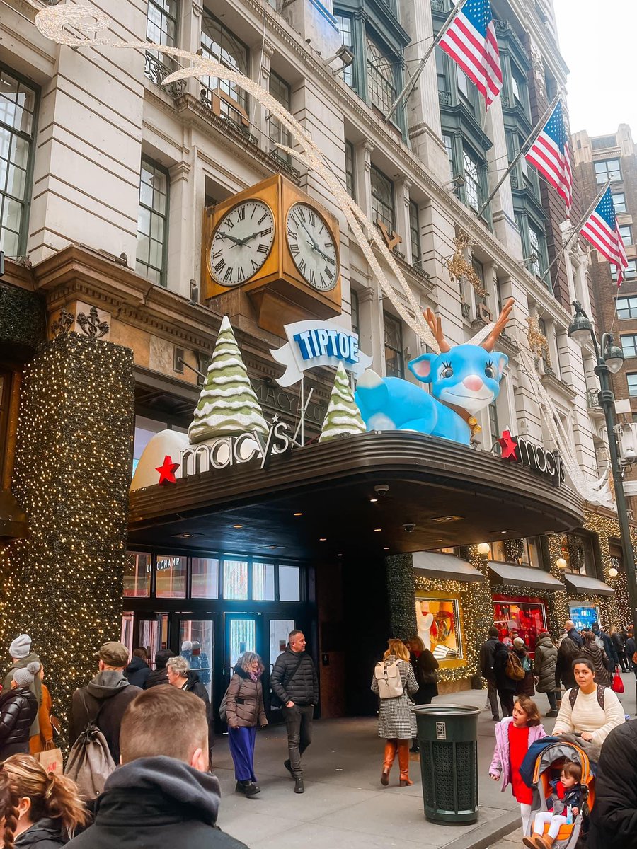 WanderWoman160's tweet photo. It’s Not Christmas in New York City without a Trip to Macy’s Herald Square
#NewYork #ChristmasInNewYork #HappyHolidays #Macys #HeraldSquare https://t.co/lVKESaZGWu