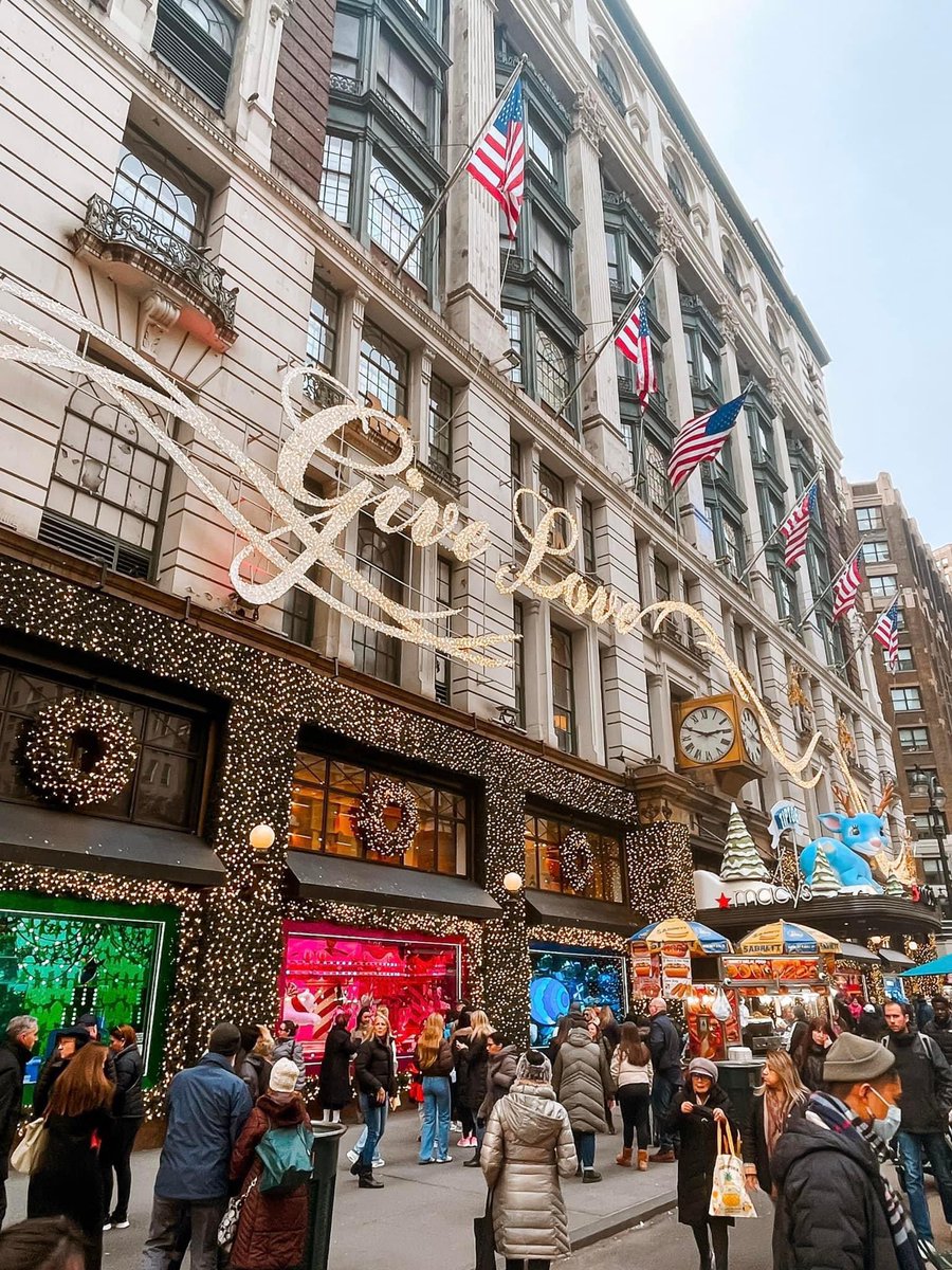 WanderWoman160's tweet photo. It’s Not Christmas in New York City without a Trip to Macy’s Herald Square
#NewYork #ChristmasInNewYork #HappyHolidays #Macys #HeraldSquare https://t.co/lVKESaZGWu