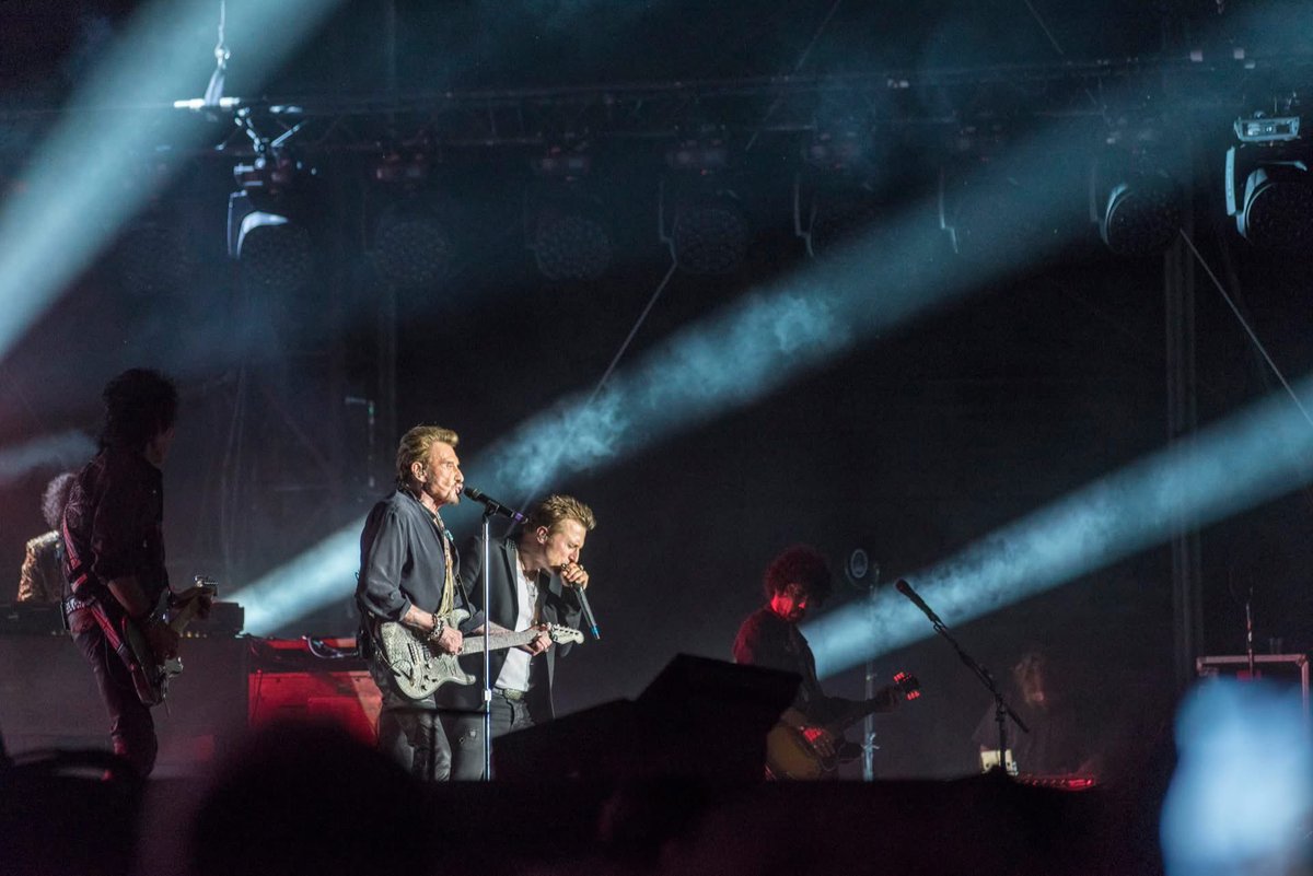 david_rachline's tweet image. Il y a 7 ans, #JohnnyHallyday nous quittait, laissant derrière lui une empreinte indélébile dans nos cœurs et dans l’histoire de la musique française. Sa voix, son énergie, son héritage résonnent encore. Merci pour tout, Johnny. 🎸🇫🇷