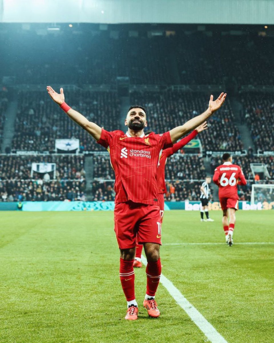- محمد صلاح ساهم بـ 21 هدف في البريميرليج السيزون دا من أصل 28 هدف اتسجلو يعني مساهم بنسبة 75٪ من أهداف ليفربول في الدوري السنة دي
و في الآخر مش عايزين يجددوله زي ما هو عايز