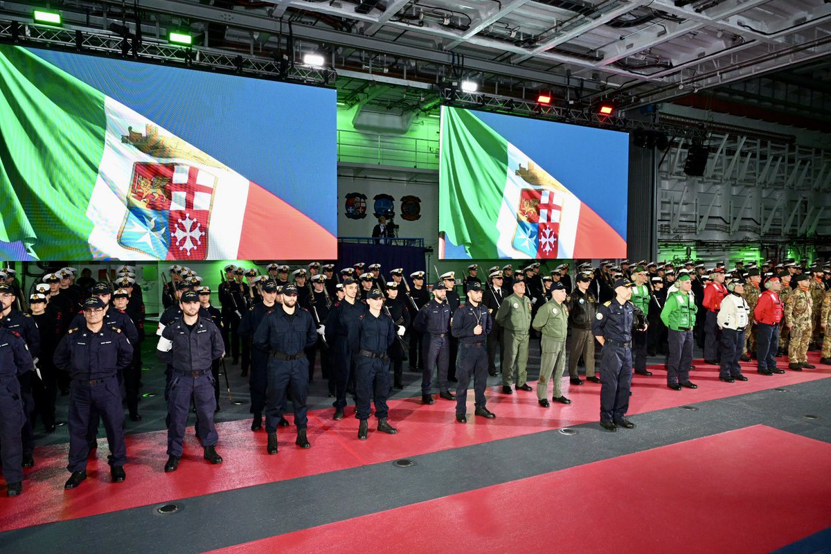 ItalianNavy's tweet photo. #Backstage #Vitadallievo #Livorno 

Verso il Giuramento e consegna #NaveTrieste. 
#Sabato #7dicembre non perdere il live streaming sul nostro canale Youtube 👉 https://t.co/H1nTqJhLY2

#IlGrandeEquipaggio
#ProfessionistidelMare 
#ItalianNavy
#OltregliOrizzonti 
#Marina2040 https://t.co/rDUhk7RsYg