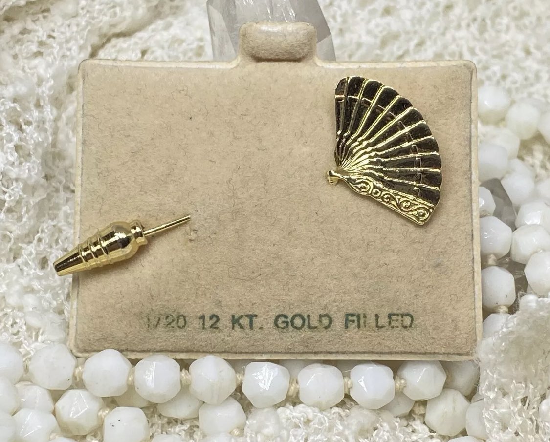 StuffWeFind1's tweet image. Great collectible piece to give as a gift! Auction ends tonight! 🤩

Vintage 1/20 12kt Gold Filled Fan Stick Pin - Original Packaging - Hat Pin

ebay.com/itm/1767091670…

#vintage #pin #hatpin #jewelry #giftidea
#auction #ebay #fan #HolidayGiftGuide