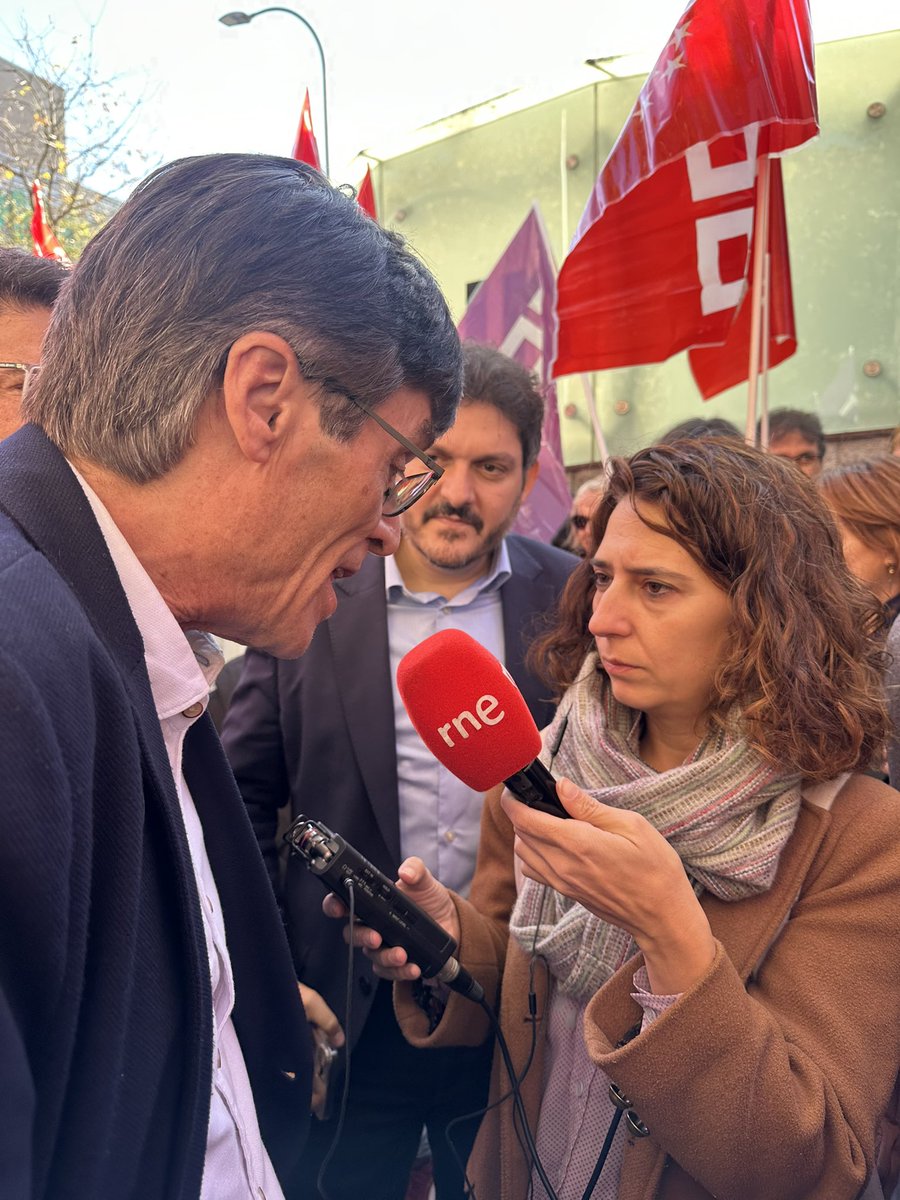 Concentración en defensa de la #UniversidadPública de Madrid
👉La universidad pública y de calidad es un bien de toda la sociedad madrileña, un indicador de progreso social e igualdad