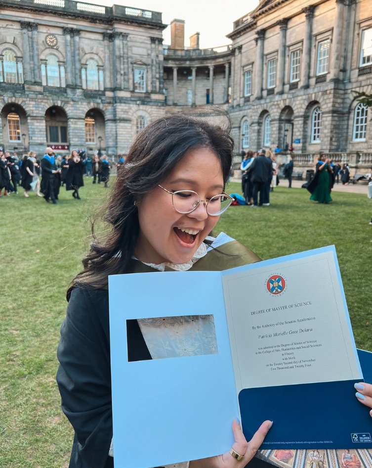 uoe_online's tweet photo. Well done! Your determination has led you here 🌟👏The future looks bright for our online learning graduates!

#EdinburghGrad #UoEOnline https://t.co/bSb9vXXS4H