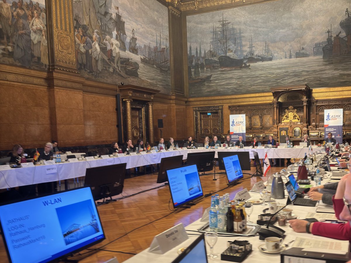 joergstb's tweet photo. 101. #ASMK. Dominierendes Thema war die „Sicherung der #Zukunfts- und #Funktionsfähigkeit des #Sozialstaates“. Vom Veranstaltungsort Hamburg geht hierzu eine fraktionsübergreifende Initiative aus. Ein gutes Signal! https://t.co/dlLu2g8N9c