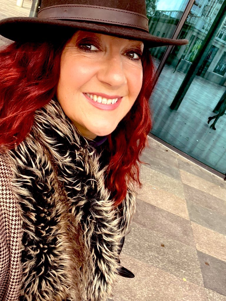RealShanCothi's tweet photo. Edrych mlan i gal sgwrs dda da arweinydd newydd Cor Cymysg Glan Dulais sef hen ffrind i finne y cyfeilydd a’r cerddor o Gastell Nedd Aled Maddock! Dewis perffaith! #coraucothi @BBCRadioCymru #BoreCothi https://t.co/5Lbw9uiDNL