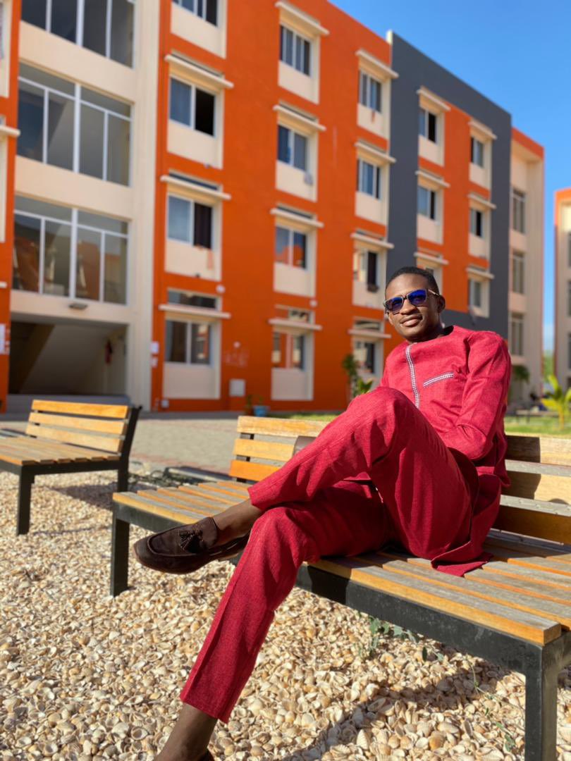 Roger S.T🇸🇳🦍 tweet media