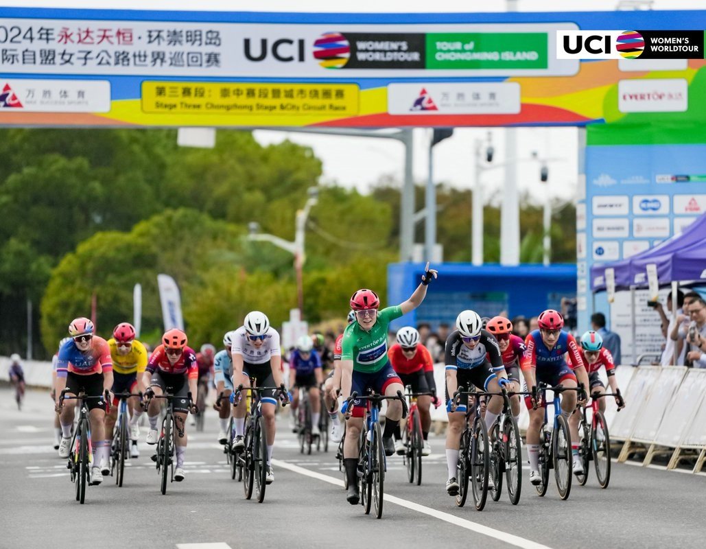 women_cpa's tweet photo. 🚨Meeting you can't miss: at 8 PM tonight all riders are invited to connet on Zoom (check your email and the telegram chat for the link and the agenda) with #CPA president #AdamHansen and #CPAwomen manager #AlessandraCappellotto 🚴♀️🚴♂️ #WeAreTheRiders #StrongerTogether #Cycling https://t.co/wkyfJjSmf5