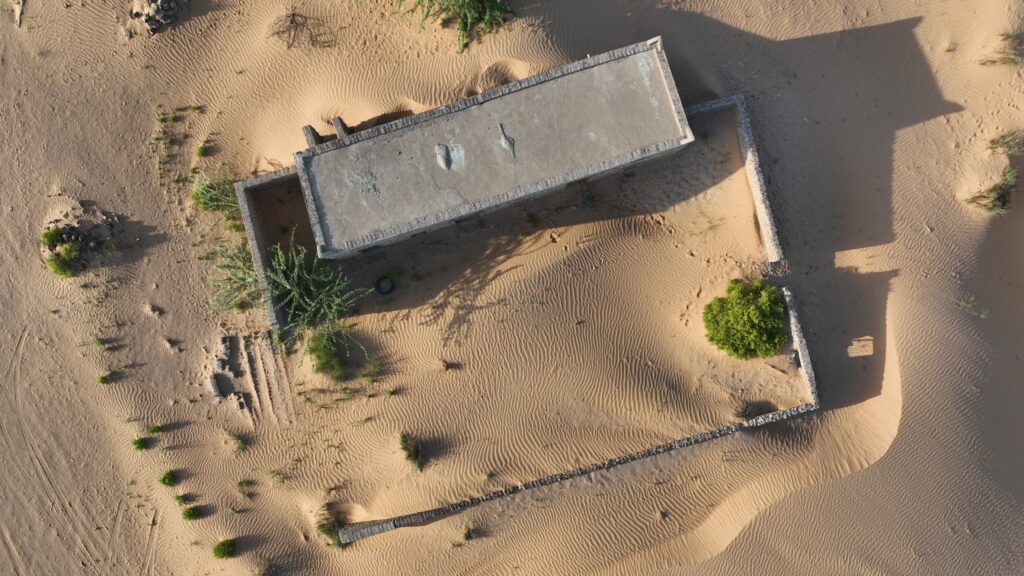 muscat_daily's tweet photo. Buried under #desert sands for over 30 years, Wadi Al Murr in #JalaanBaniBuAli,  #Sharqiyah, is captivating visitors again.
Omani photographer Haitham al Azri’s #DroneShots reveal haunting beauty of this forgotten #village.
Know more https://t.co/dd8Zl8Arin 
#Oman #Feature https://t.co/ga5NaQBLBi