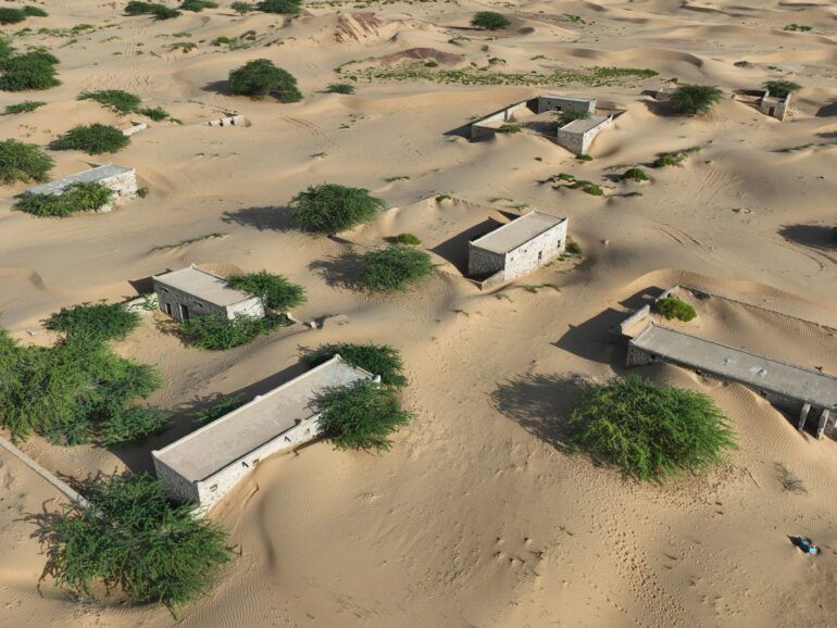 muscat_daily's tweet photo. Buried under #desert sands for over 30 years, Wadi Al Murr in #JalaanBaniBuAli,  #Sharqiyah, is captivating visitors again.
Omani photographer Haitham al Azri’s #DroneShots reveal haunting beauty of this forgotten #village.
Know more https://t.co/dd8Zl8Arin 
#Oman #Feature https://t.co/ga5NaQBLBi