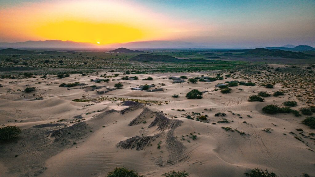 muscat_daily's tweet photo. Buried under #desert sands for over 30 years, Wadi Al Murr in #JalaanBaniBuAli,  #Sharqiyah, is captivating visitors again.
Omani photographer Haitham al Azri’s #DroneShots reveal haunting beauty of this forgotten #village.
Know more https://t.co/dd8Zl8Arin 
#Oman #Feature https://t.co/ga5NaQBLBi