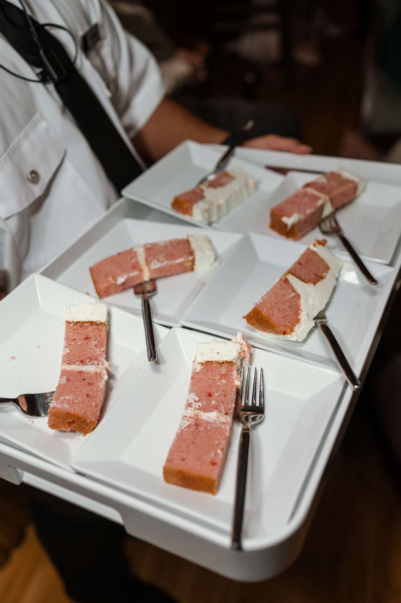 Service centered on you, including cake within reach. From the best bites to seamless attention, we bring luxury to a new level.