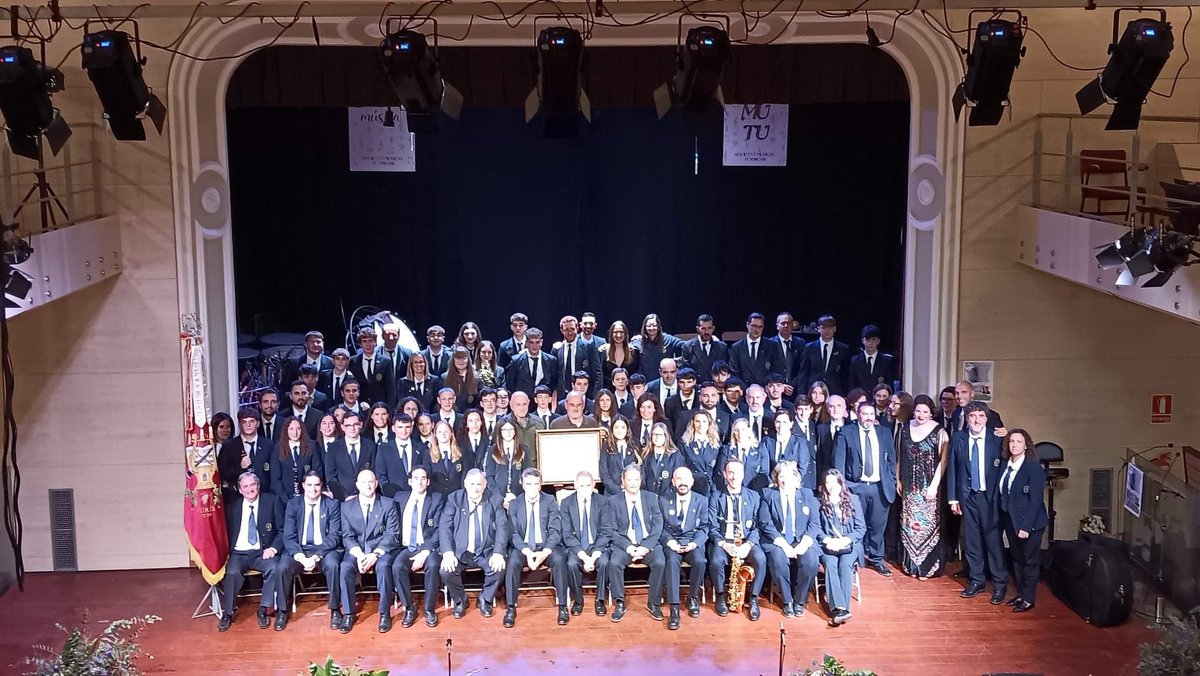 Santa Cecília 2024 💚🎼

Un xicotet resúm del que va ser el concert mes esperat de l’any 🎷🥁🎺

Enhorabona a tots els NOUENTRANTS!!🫂