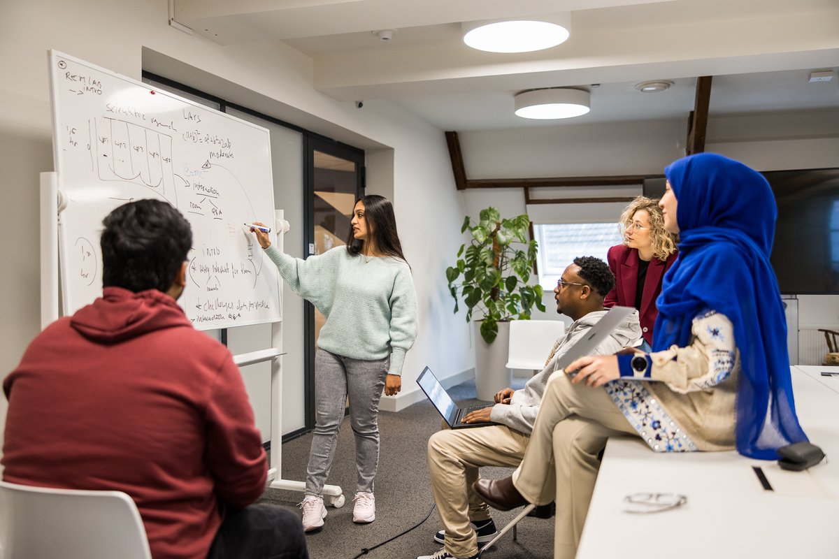 jadatascience's tweet photo. Studeer je binnenkort af als Master? En nog niet klaar met leren, maar wel enthousiast om een impact te hebben? Het tweejarige, betaalde Engineering Doctorate (#EngD) programma in Data Science zou wel eens de volgende grote stap in jouw reis kunnen zijn!
https://t.co/RPXvo5vXm3 https://t.co/uY27tdVbTD
