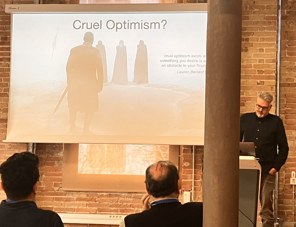 GuillemFerran's tweet photo. El 5 en el Congrés Internacional de Disseny organizado por @UOCinfocom hemos escuchado a Paul Coulton de la school of design de  @LancasterUni hablar de futuros https://t.co/VWcWRHjH22