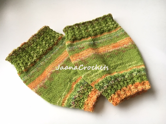 Knitted a pair of short legwarmers 💚!

#JaanaCrochets #JaanaAlsoKnits #JaanaVirkkaa #JaanaMyösKutoo #legwarmers #säärystimet #knittedlegwarmers #neulotutsäärystimet