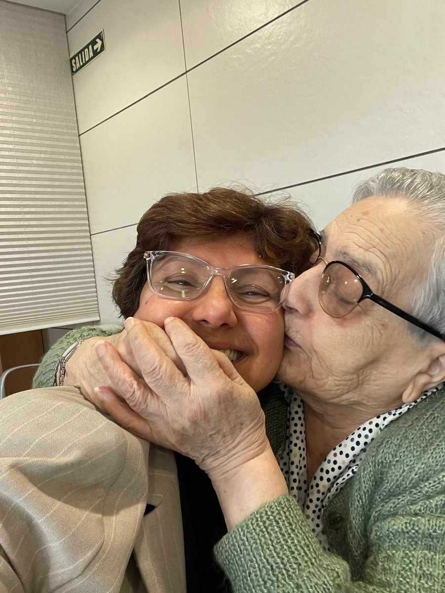 #diainternacionaldelvoluntariado Felicitaciones a quienes en un gesto profundamente humano y de manera generosa dedican parte de su tiempo a  la búsqueda del bienestar de los demás. Reciban nuestro reconocimiento a su labor. Un brazo apretado a todas y todos,