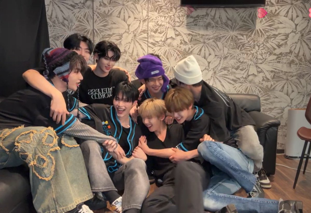 jiwoongiez's tweet photo. NEVER SEPARATE THEM https://t.co/T36KdpvLw9