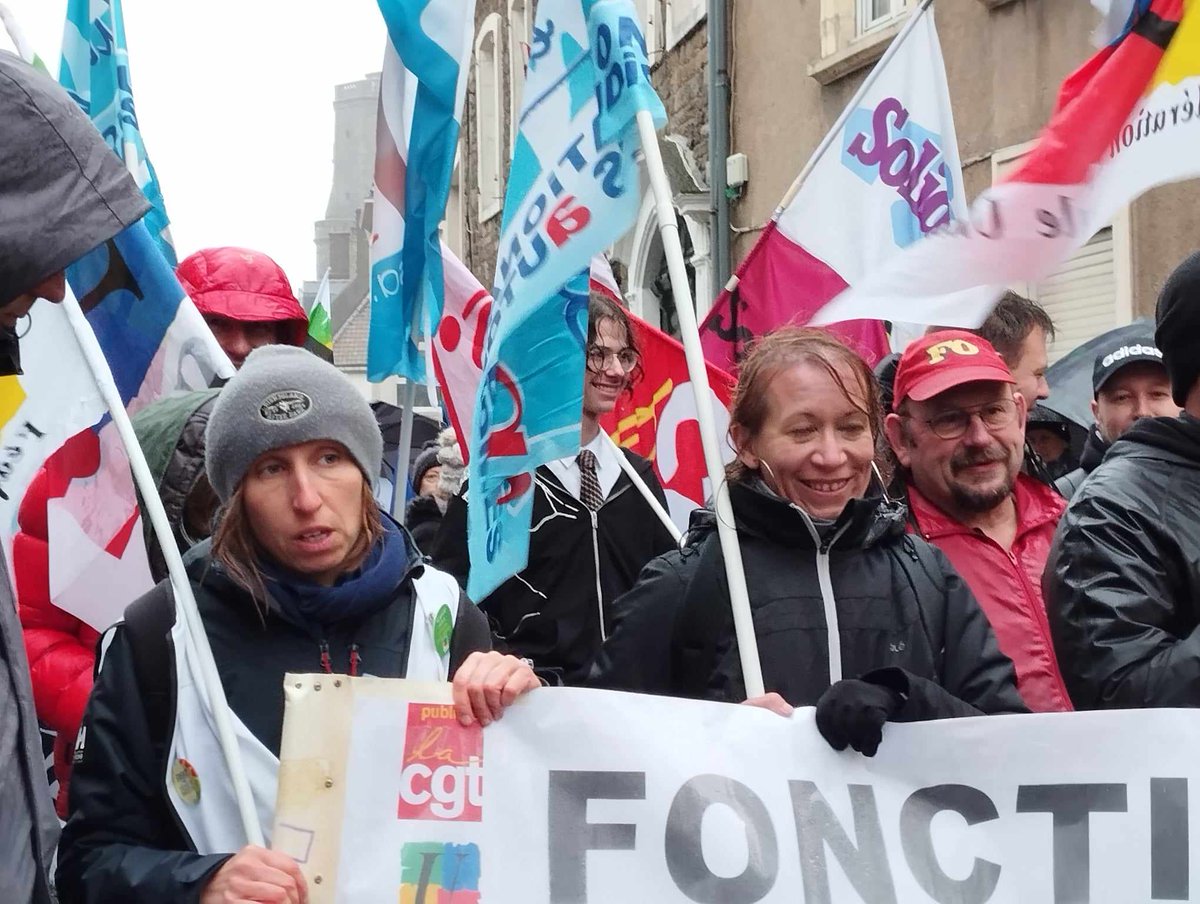 cgtsela62's tweet photo. 🗣️ Barnier tombe mais la crise reste. Alors plus que jamais, créons un rapport de force pour conquérir du progrès social. Nous étions 300 à Boulogne-sur-Mer aujourd'hui pour la défense des services publics. 

🚩Sur tous les lieux de travail et d'études, passons à l'action ! https://t.co/m7s6IZUdpK