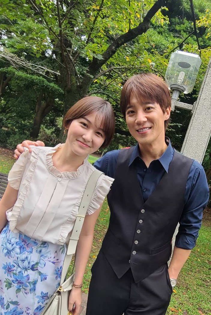 dorama_bs7ch's tweet photo. ✖︎－－－－－－－－✖︎
 #バツコイ オフショ📸
✖︎－－－－－－－－✖︎

ヨーコ(#山口まゆ)とドジュン(#ソンモ)
2人の関係にも注目です😙
┈┈┈┈┈┈┈┈┈┈┈┈
 
Amazonギフト券が当たる！
クイズキャンペーン実施中👇
https://t.co/UyzkUxa6HI

🎬毎週土曜深夜放送📺
#BSテレ東 24:00~ https://t.co/k4XPx6eeKL