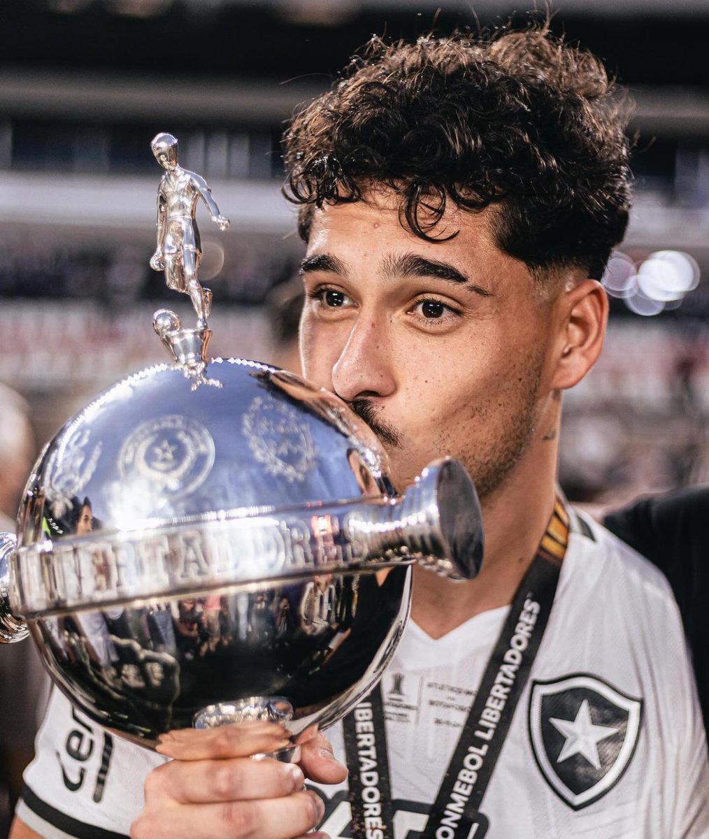 admbotafoguense's tweet photo. Tiquinho teve sua redenção contra o palmeiras 
Adryelson teve sua redenção contra o palmeiras 
Gatito agarrando muito contra o inter 

Só falta a redenção dele https://t.co/gEwj0zsVhe