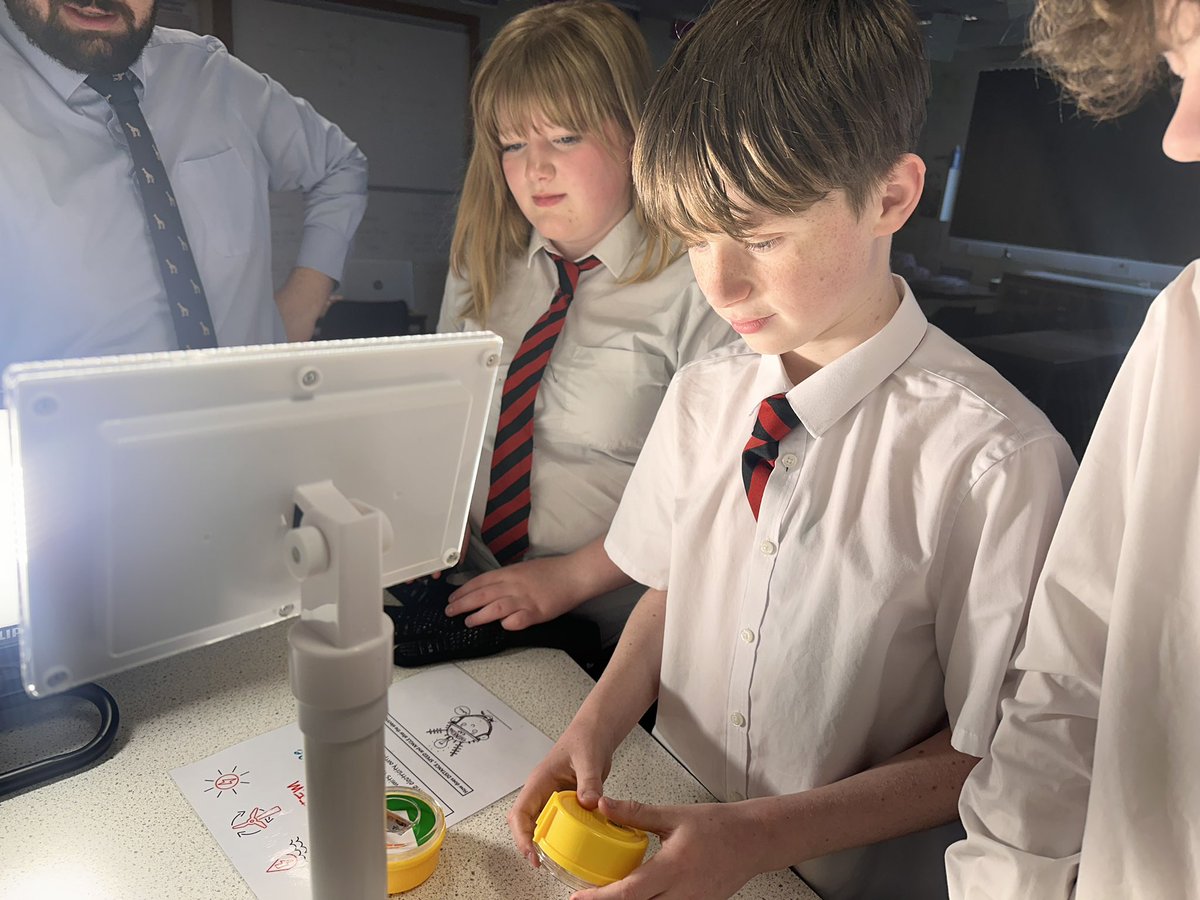 Delighted to join young people from S2 Arran House today as they took part in a fantastic range of STEM activities delivered by <a href="/ALIenergy13/">ALIenergy</a> .  Thanks to <a href="/HermiSTEM/">HermiSTEM</a> for putting together this opportunity and for all the great work going on to support STEM across the school #STEM