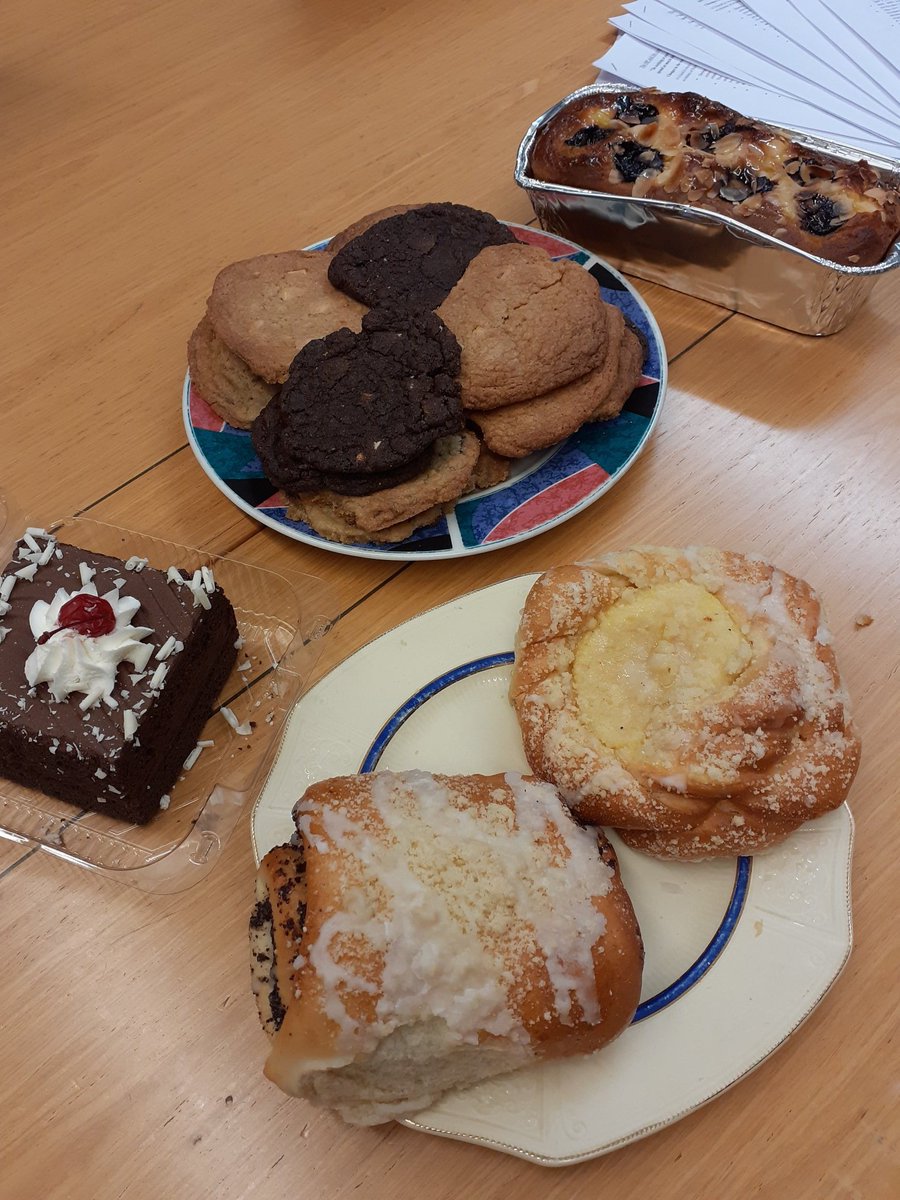Impressive array of cakes by <a href="/SofiyaKoch21/">Sofiya</a> for today's <a href="/UniOfHull/">University of Hull</a> <a href="/PoliticsatHull/">Politics at Hull</a> Contemporary House of Commons class on constituency role of the MP