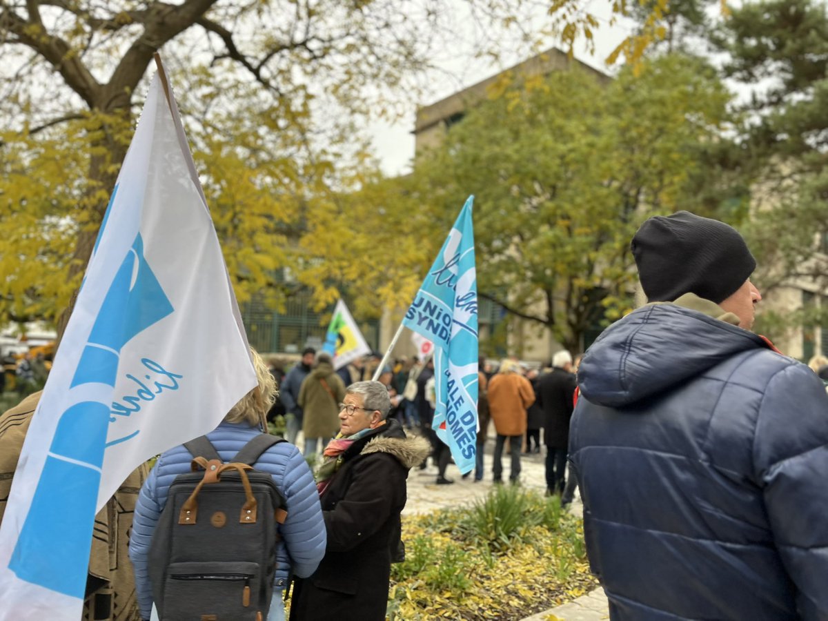 seunsa03's tweet photo. Dans l’Allier comme partout en France cette journée est 1 étape et 1 rappel.

 Nous vous le disons : le nouveau gouvernement doit entendre nos messages. La fonction publique n’est pas une variable d’ajustement budgétaire, ms le cœur battant de notre République. https://t.co/3zPf9d5fgV