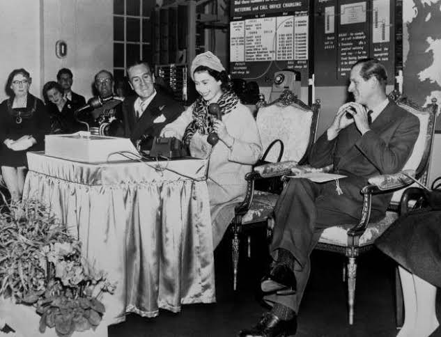 sayan_dey's tweet photo. #ThisDayInHistory Post 1590:

5 December 1958 (66 years ago): Subscriber Trunk Dialling (STD) was inaugurated by Queen Elizabeth II when she spoke in a call from Bristol to Edinburgh.

[1]

#History #OnThisDay #OTD #STD #SubscriberTrunkDialling https://t.co/I9uXyGBIQo