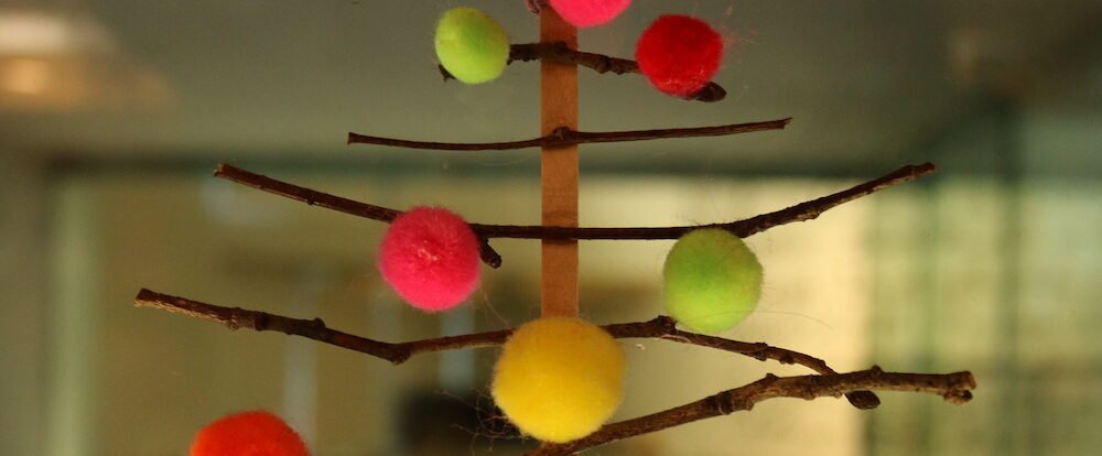 Get into the holiday spirit with us!☃️

Our Elves Workshop is on this Saturday, December 7th, at 11am!

Stop in learn how to make unique homemade decorations and cards in our festive art class for children!

Book here: glucksman.org/events/the-elv…