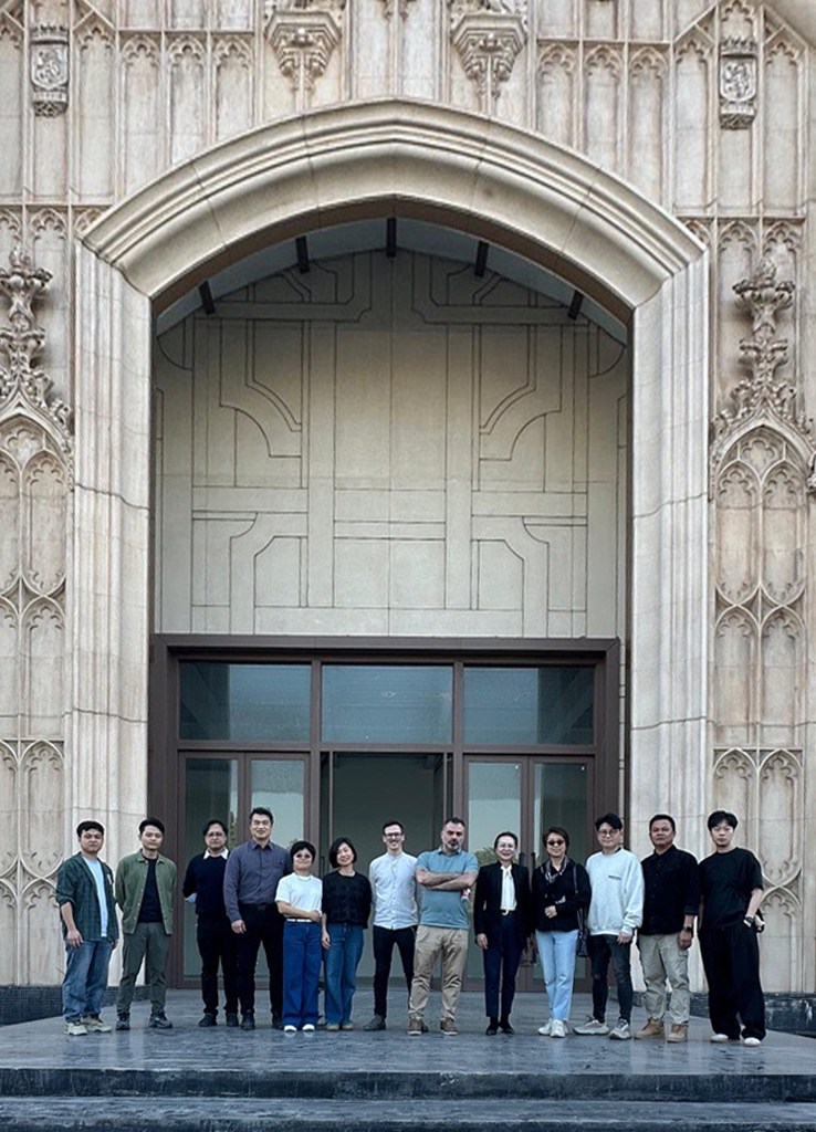 mecanoo_'s tweet photo. Greetings from Macau! Nuno Fontarra, Partner at @mecanoo_, kicks off his Asian tour with a talk at the University of Macau &amp; site visit to the Macau Central Library.

Learn more: https://t.co/1rY1ZhMneq https://t.co/5otisIwjRa