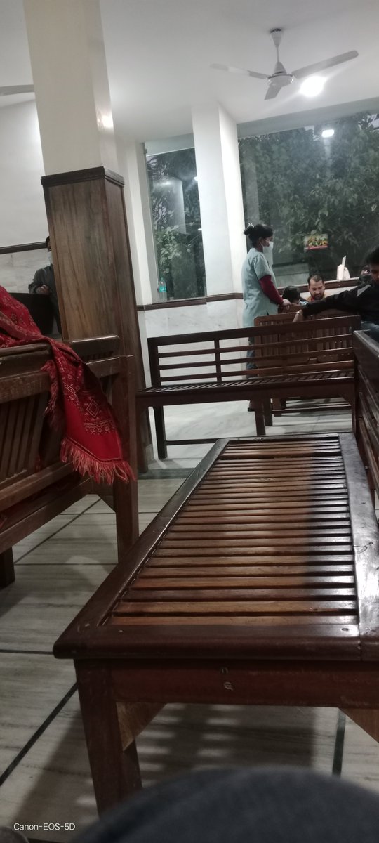 TMKOCjethalal's tweet image. यह मुरादाबाद का प्रसिद्ध मदान हॉस्पिटल है, एक दिन में 80 मरीज आते होंगे और OPD चार्ज 600 रुपए है मतलब 48000 रुपए एक दिन की आमदनी व ऑपरेशन की कमाई, लेकिन ये मरीजों के वेटिंग हाल में एक All-out नहीं लगा सकते, कम से कम इनके स्टाफ को 20 जनो ने बोला होगा@TheLallantop @DMMoradabad