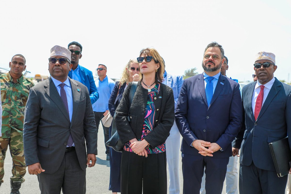 HuseynMuse's tweet photo. The @MOFASomalia  has successfully facilitated the return of 161 Somali youth stranded in Libya. This effort highlights the government’s commitment to safeguarding its citizens and strengthening international cooperation. #Somalia #RepatriationSuccess https://t.co/LCxk9RM0U6