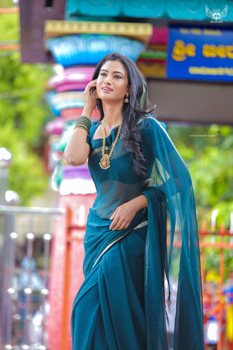 SamhitaVinya's tweet photo. #forevernaveenkumar #designernaveenkumar #samhitavinya #supermodel #showstopper #celebrity_showstopper #traditional #cutoutqueen #forevernaveenkumarcollections #samhitavinyasmile #halfsaree #forevernaveenkumarbrandambassoder
#expressionchallenge
#samhitavinyacollections
. https://t.co/Vd2LYXMa7r