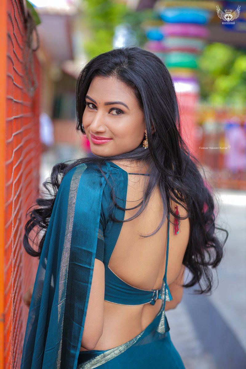 SamhitaVinya's tweet photo. #forevernaveenkumar #designernaveenkumar #samhitavinya #supermodel #showstopper #celebrity_showstopper #traditional #cutoutqueen #forevernaveenkumarcollections #samhitavinyasmile #halfsaree #forevernaveenkumarbrandambassoder
#expressionchallenge
#samhitavinyacollections
. https://t.co/Vd2LYXMa7r