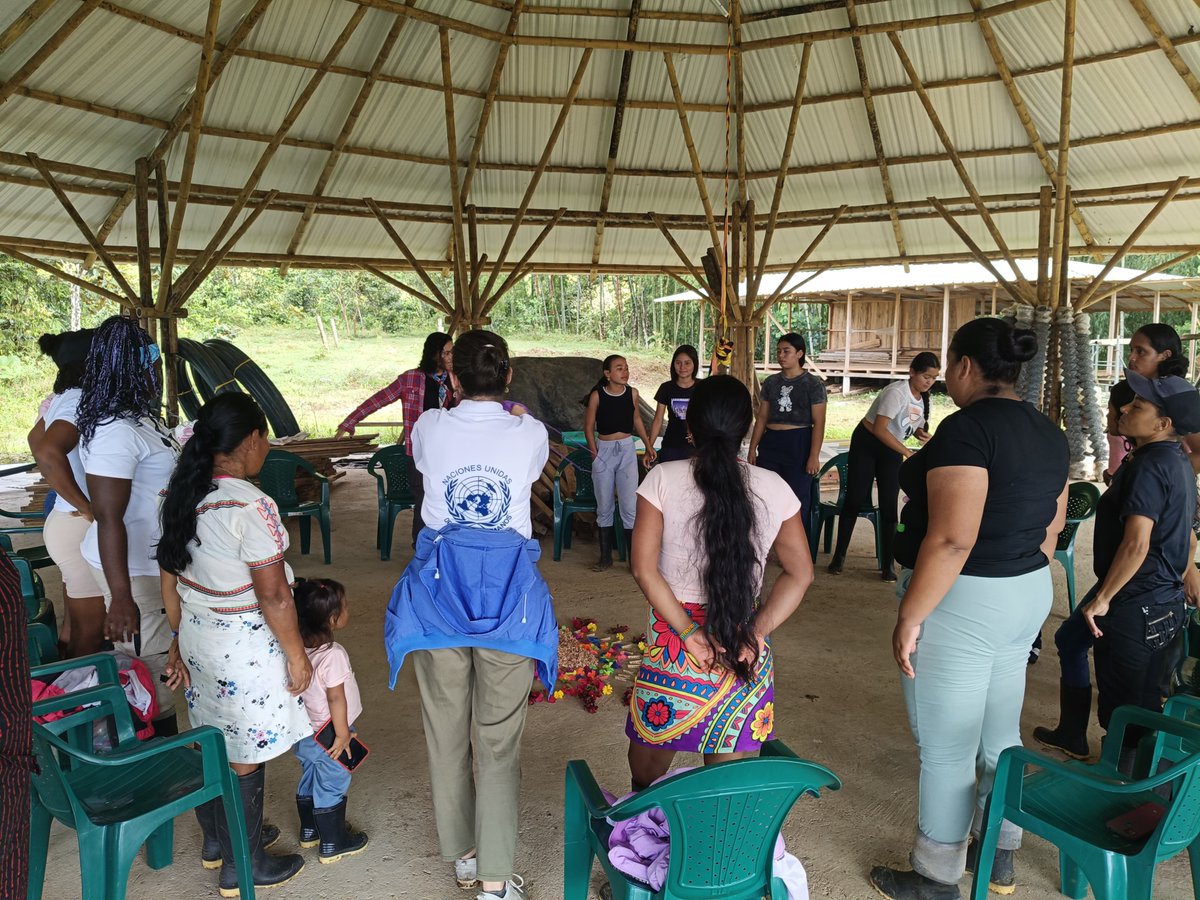 ConpazCol_'s tweet photo. #Antioquia | Del 28 al 30 de noviembre, en la 🛖 #CasaMadre por la Paz, ubicada en el corregimiento #LaBlanquitaMurri, #Frontino, realizamos talleres con mujeres de la Mesa Interétnica por la Paz, junto a @ONUHumanRights y @ConCiudadania. 1/2 👇 https://t.co/Gq7i5tjjbg